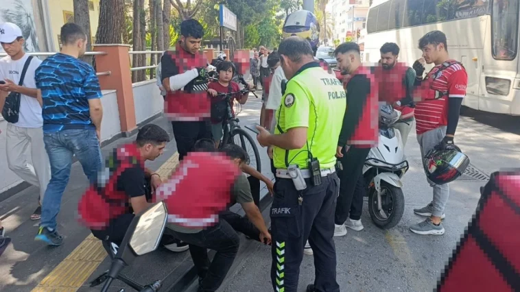 Manavgat'ta kaza yapan kurye için arkadaşları seferber oldu