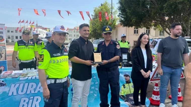 Manavgat'ta örnek sürücülere plaket verildi