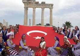 Manavgat'ta yerleşik yabancılar bayram coşkusunu paylaştı