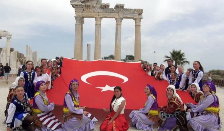 Manavgat'ta yerleşik yabancılar bayram coşkusunu paylaştı