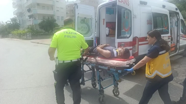 Motosiklet sürücüsünün hayatını kaskı kurtardı