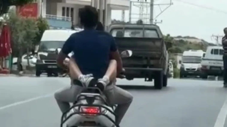 Motosiklette kucağında yolcu taşıyan sürücüye 32 bin TL ceza