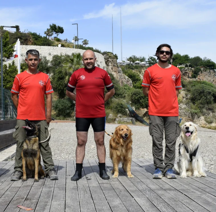 Onlar Antalya'da hayat kurtarıyor