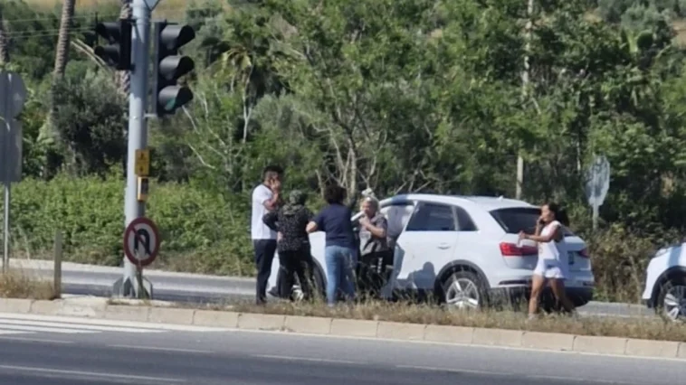 Otomobil kamyonete çarptı, 3 yaralı