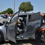 Serik'te iş makinesi ile otomobil çarpıştı: 2 yaralı