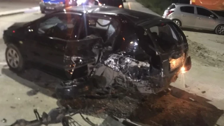 Serik'te otomobiller çarpıştı: 2 yaralı