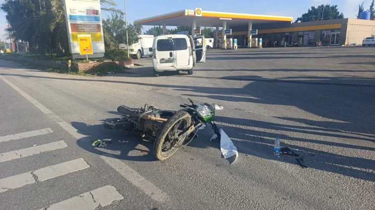 Ticari araca arkadan çarpan motosiklet sürücüsü yaralandı