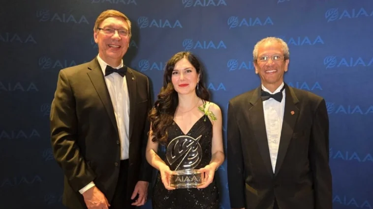 Türk akademisyen, dünyanın en prestijli havacılık ödülünü törenle aldı