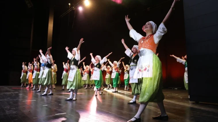 Türk Halk Oyunları Topluluğu’ndan görkemli gösteri