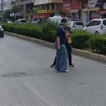 Yaya geçidini kullanmayan çocuğa motosiklet çarptı