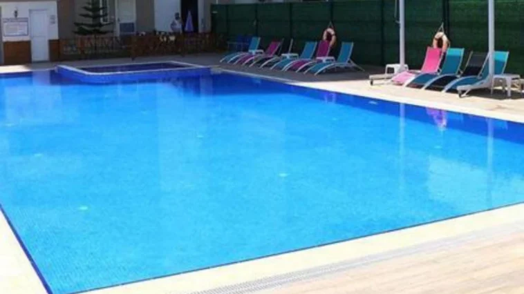 1 yaşındaki bebek havuzda boğulma tehlikesi geçirdi