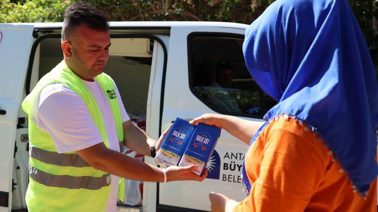 Halk Süt Projesiyle on binlerce miniğe temel destek