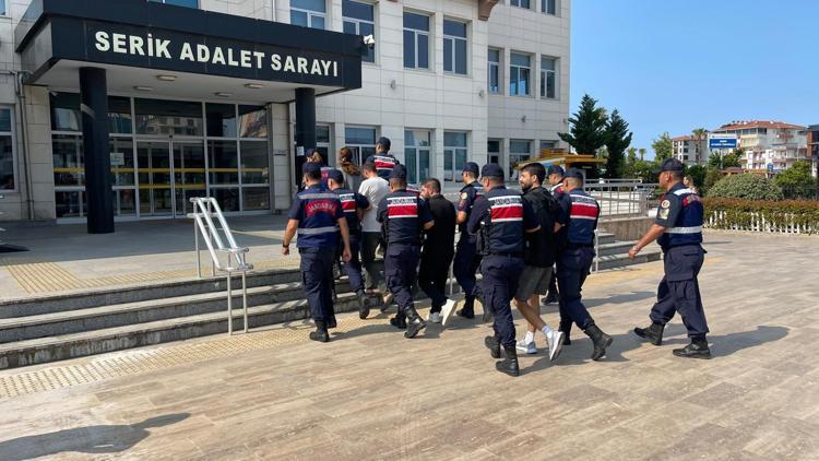 Serikte aranan 4 şüpheli yakalandı