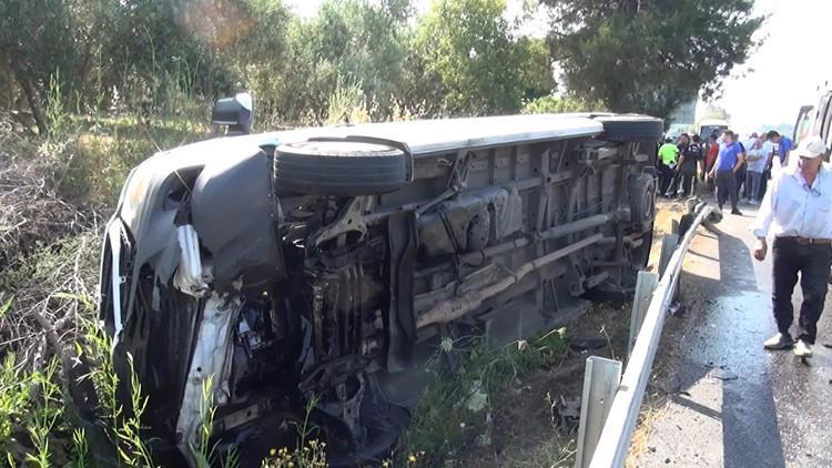 Antalyada tur minibüsü devrildi 5 kişi yaralandı, şoför kaçtı