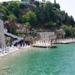 Plajdaki 1000 liralık şezlong ücreti, yarıya düşürüldü