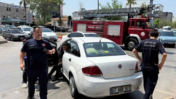 Antalyada İtfaiye ile Otomobil Çarpıştı: 1 Yaralı