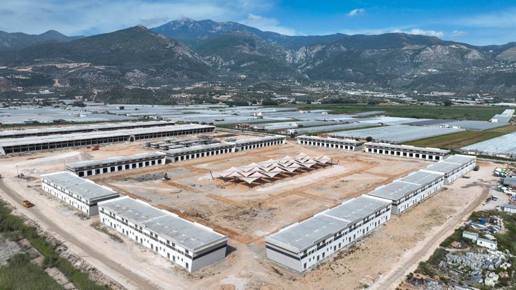 Kınık Toptancı Hal Kompleksinde sona doğru