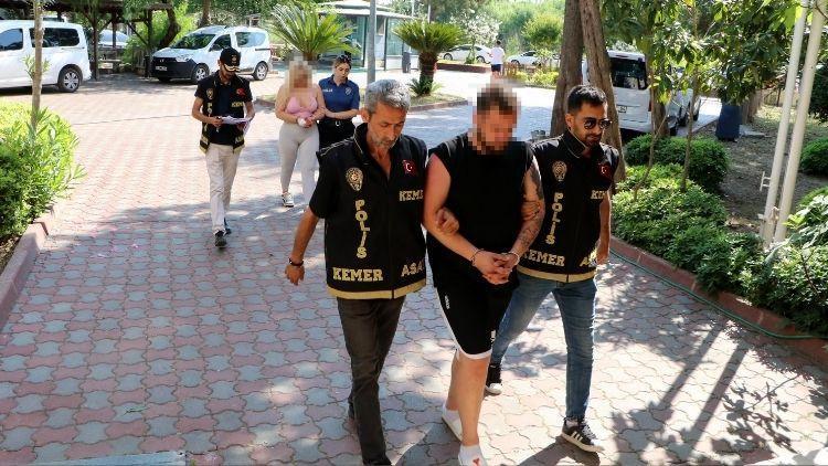 İlişki vaadiyle reşit olmayan 3 kişiyi dolandırdılar, 2 şüpheli tutuklandı