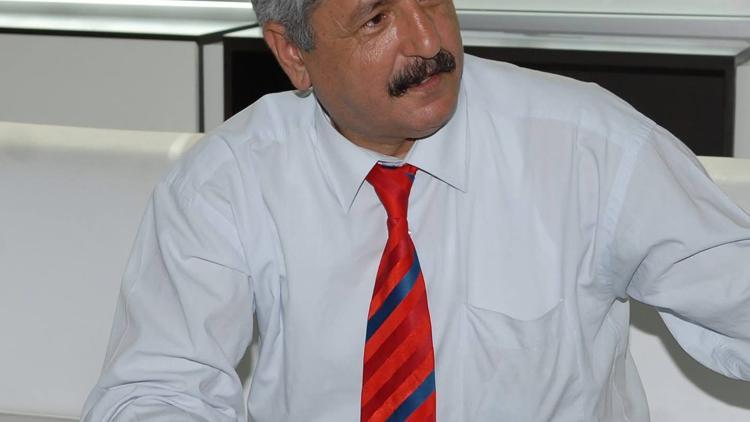 Gazeteci Zeki Özer hayatını kaybetti