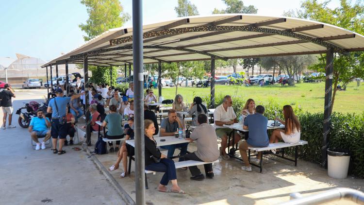 Aksesuarlarını çıkarmaya çalışırken sınav saatini kaçırdı/Ek fotoğraflar