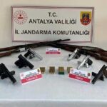 Antalya’da jandarmadan kaçak silah operasyonu