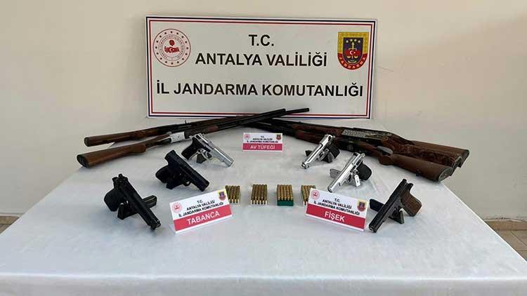 Antalya’da jandarmadan kaçak silah operasyonu