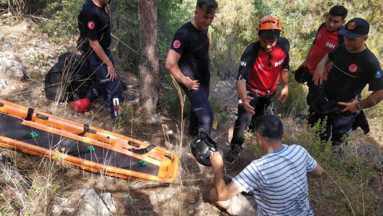 Ormanlık alana düşen yamaç paraşütü pilotu yaralandı
