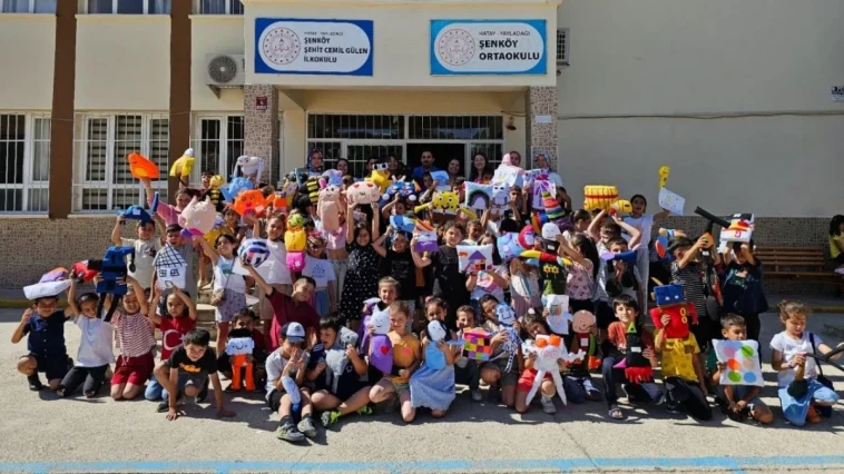 Akdenizli öğrenciler depremzede çocukların hayallerine dokundu