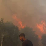 Aksu'da mahallede çıkan yangın paniğe neden oldu