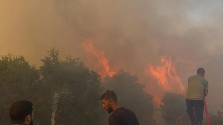 Aksu'da mahallede çıkan yangın paniğe neden oldu