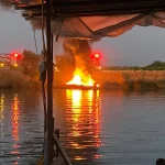 Antalya Manavgat'ta balıkçı teknesi alev alev yandı