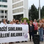 Antalya Büyükşehir Belediyesi önünde kadın eylemi