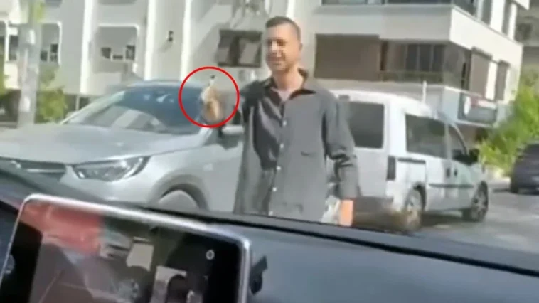 Antalya trafiğinde silahlı tehdit: Zanlı tutuklandı