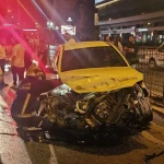 Antalya’da alkollü sürücü refüje çarptı: Yaralanan olmadı