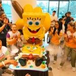 Antalya'da çizgi film karakterine doğum günü kutlaması