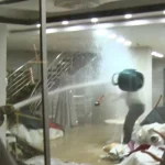 Antalya’da mağazayı yakmaya çalışan şahsa tazyikli su