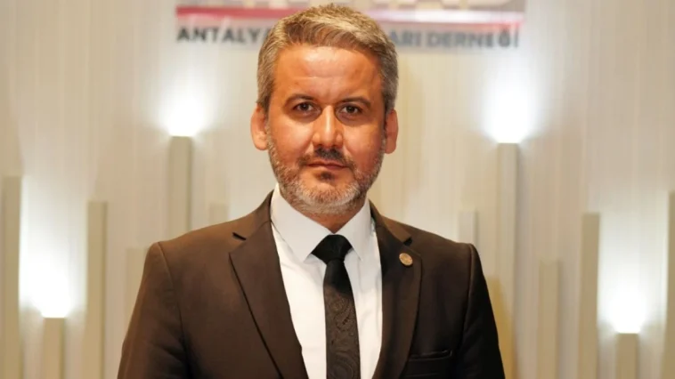 Antalya’da estetik çılgınlığı tabelalara yansıdı