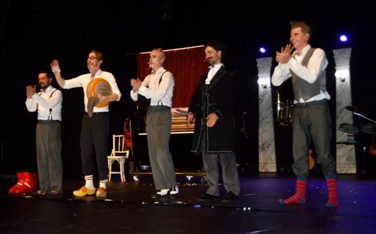 Antalya'da festival oyunlarına yoğun ilgi