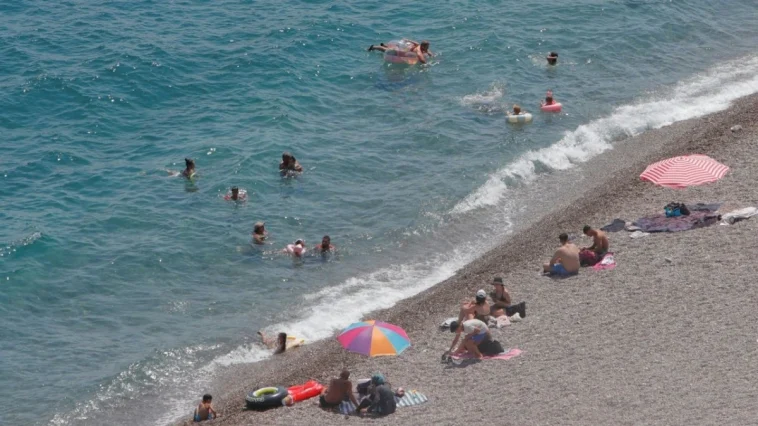 Antalya’da sahile hücum