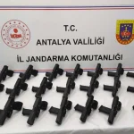 Antalya'da silah deposu eve operasyon düzenlendi