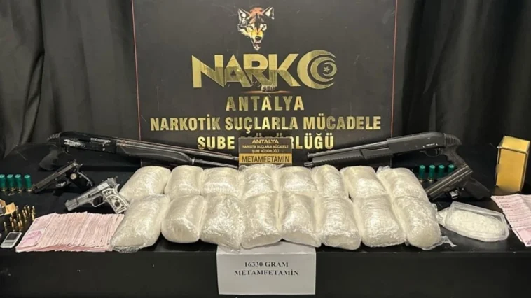 Antalya'da uyuşturucu ve silahlar ele geçirildi: 16 kişi tutuklandı