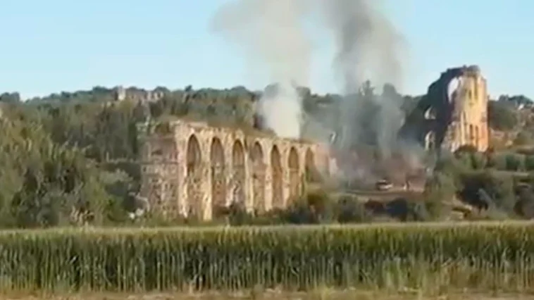 Aspendos Su Kemerleri yakınında çıkan yangın korkuttu