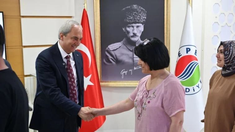 Başkan Kocagöz, Kepez ailesiyle bayramlaştı