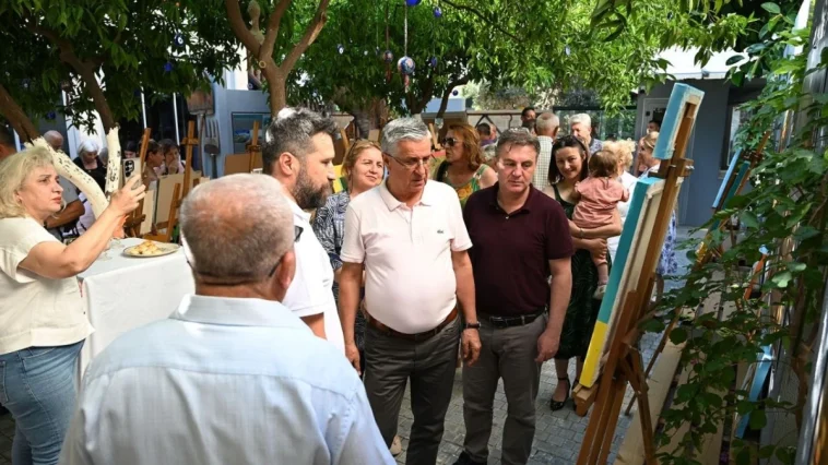 Başkan Topaloğlu resim ve baskı sergisine katıldı