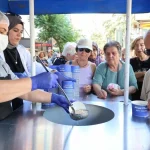 Büyükşehir Belediyesi geleneksel aşure ikramlarına başladı