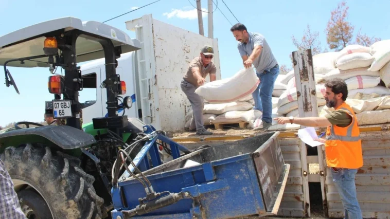 Büyükşehir’den çiftçilere gübre desteği