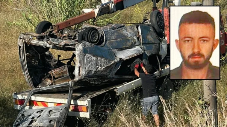 Elektrik direğine çarpan aracın sürücüsü hayatını kaybetti