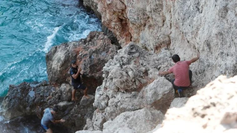 Eşine “veda” mesajı gönderdi, 1.5 saatte falezden kurtarıldı