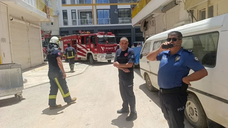 Evini yakmaya çalıştı, itfaiye alevleri büyümeden söndürdü