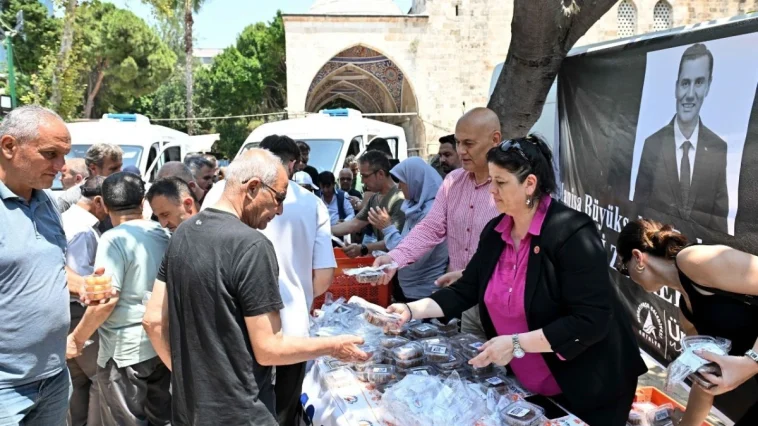Ferdi Zeyrek için Muratpaşa’da helva dağıtıldı